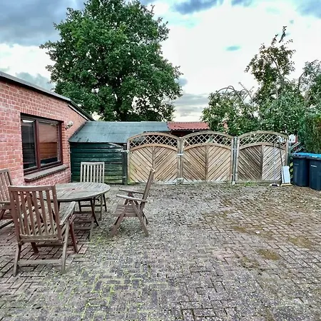 Monteurhaus In Ruhige Lage, Küche&parkplatz Inklusive *