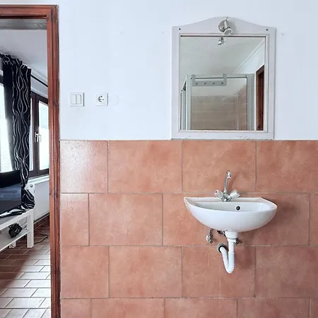 Monteurhaus In Ruhige Lage, Küche&parkplatz Inklusive *