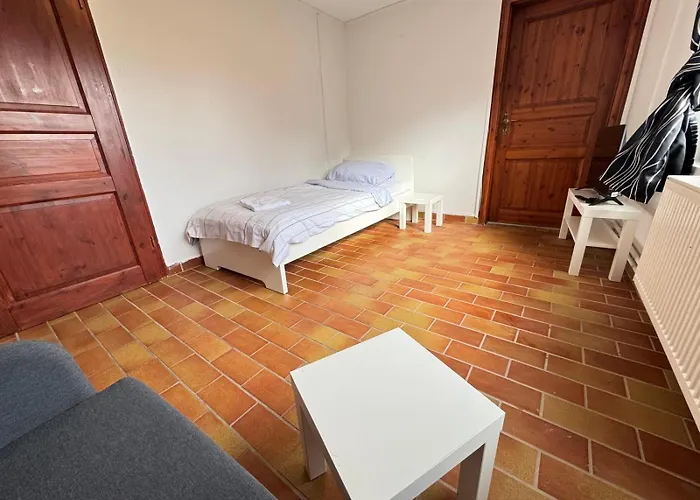 Monteurhaus In Ruhige Lage, Kueche & Parkplatz Inklusive Appartamento